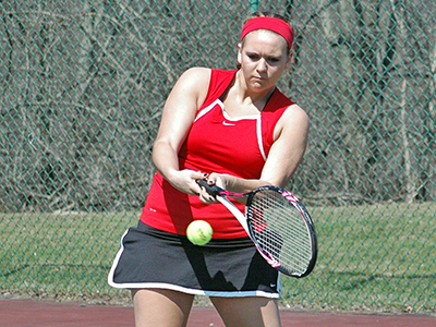 Women's Tennis Knocks Off Reigning NEAC Champs, 5-4
