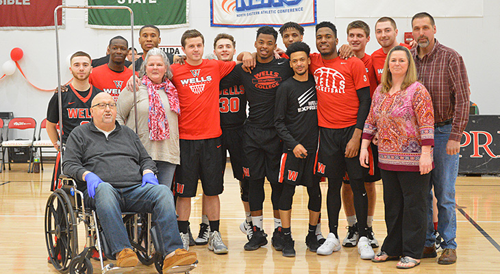 Men's Basketball Cruises To Victory On Senior Day