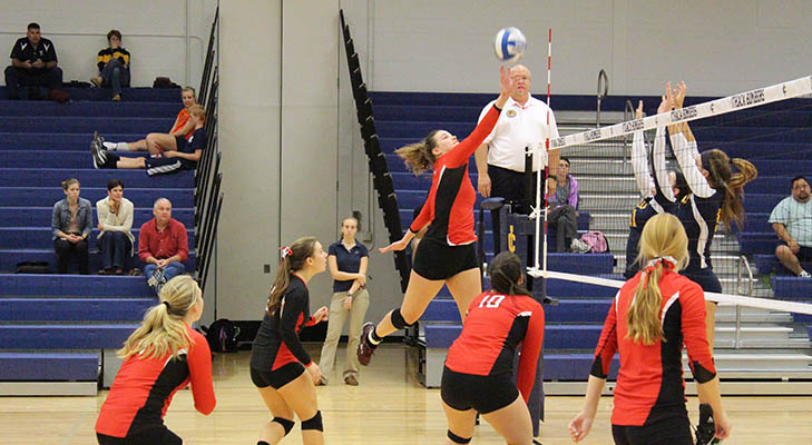 Women’s Volleyball Swept By Hilbert, Houghton