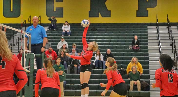 Women’s Volleyball Team Drops Non-Conference Match to Golden Eagles