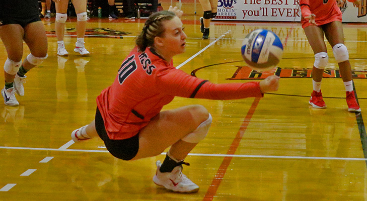 Women’s Volleyball Team Takes Home Match in Non-Conference Action
